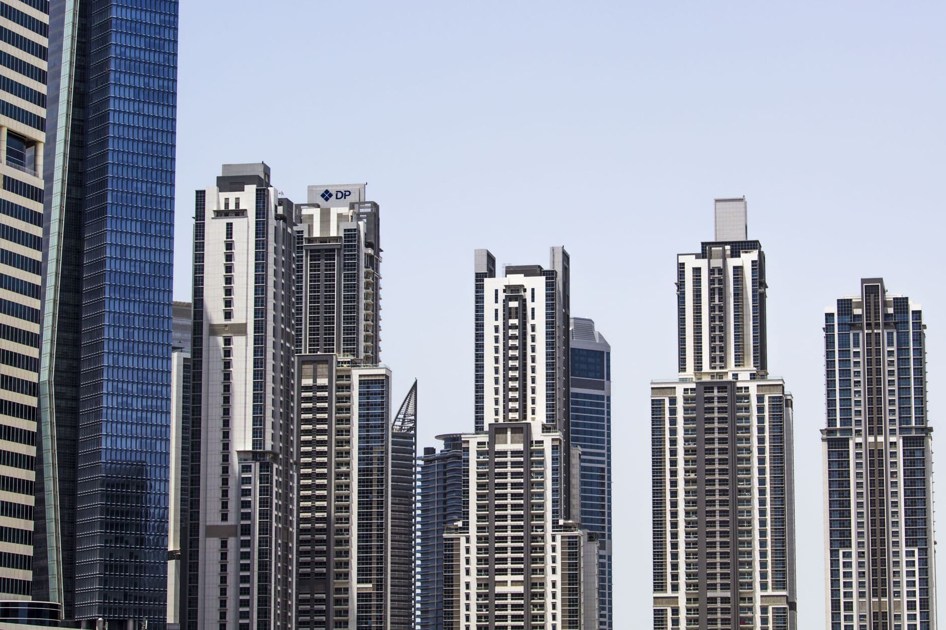 Strategie investissement immobilier long terme Dubai Dada Pey 2026 tours modernes